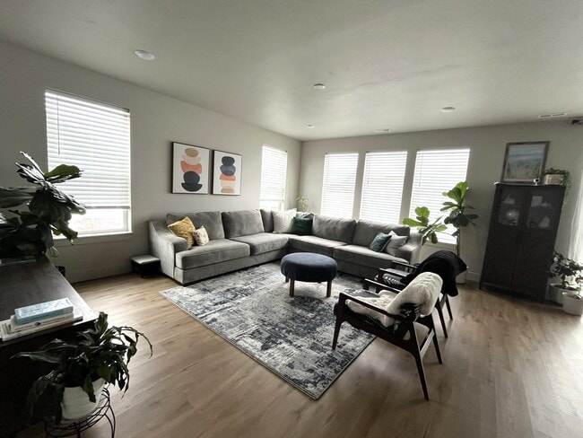 Photo - 548 Aspen Ave