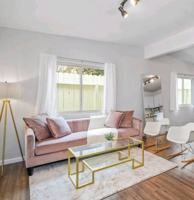 Photo - 728 Stepney Pl Unit 728 1.5
