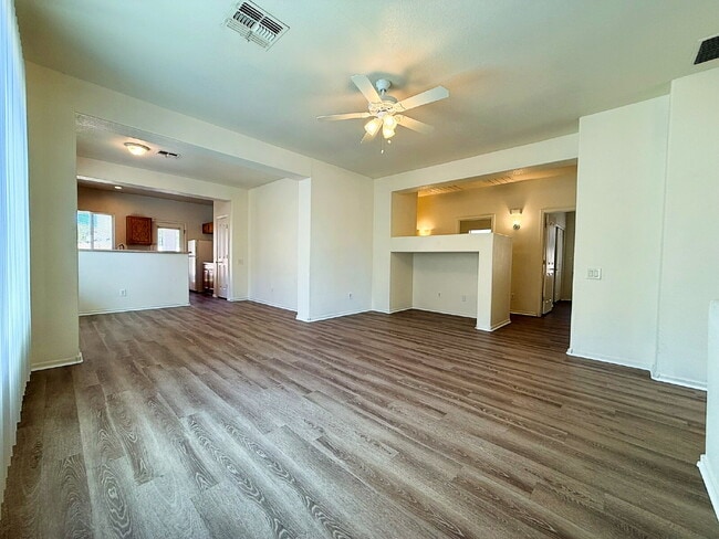 Photo - "Charming 3-Bed, 2-Bath Oasis with 1,430 Sq Ft in Phoenix's Heart!"
