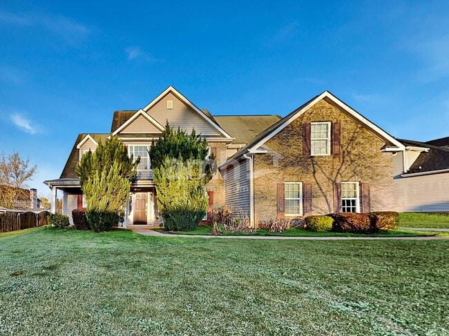 Building Photo - 447 The Gables Dr