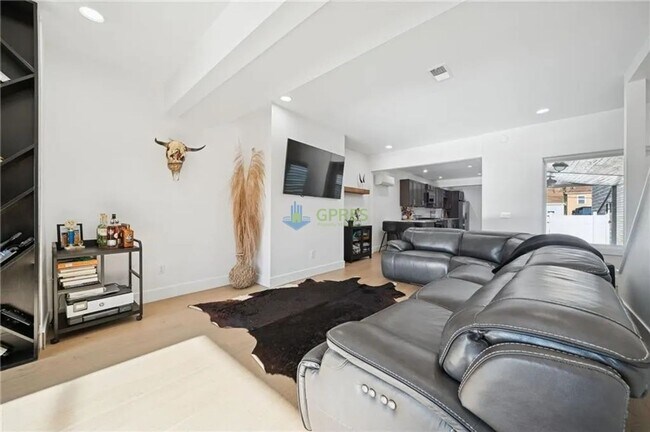 Photo - Charming 2-Bedroom Pittsburgh Home with Hardwood Floors, Central Air & Private Deck
