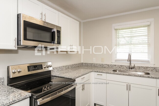 Photo - 2931 Birchwood Way SW