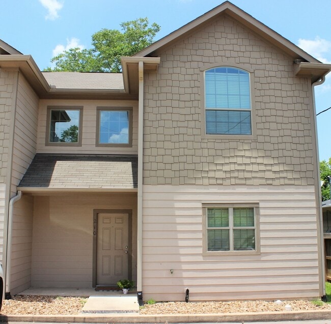 Building Photo - 214 S Tesch St Rental