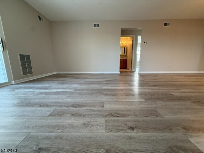 Photo - 97 Crestview Ln