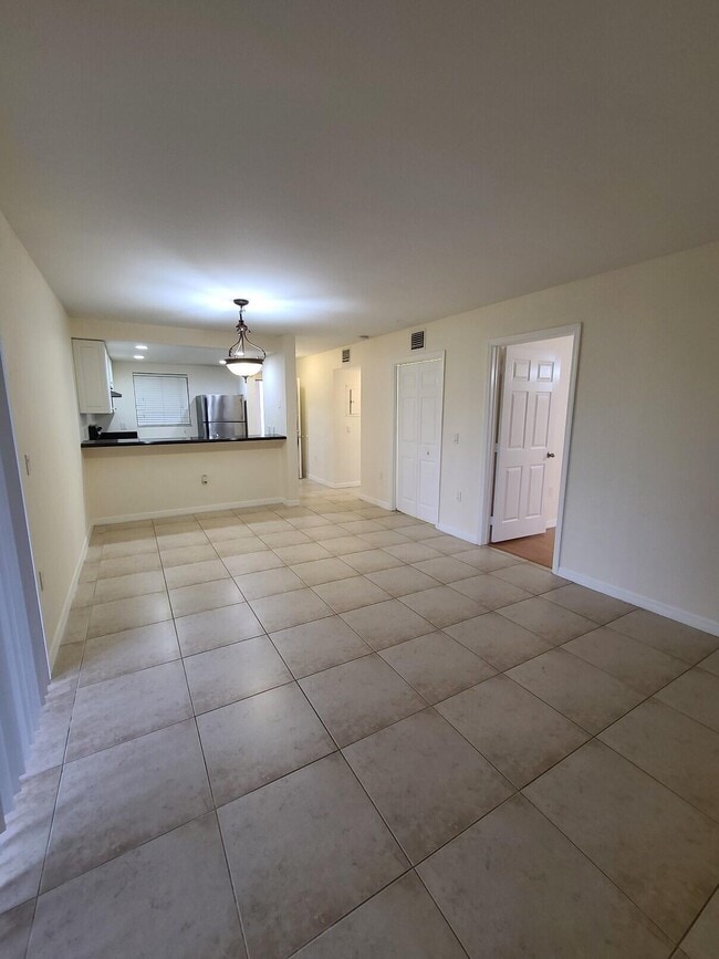 Photo - 1547 Lake Crystal Dr Unit A