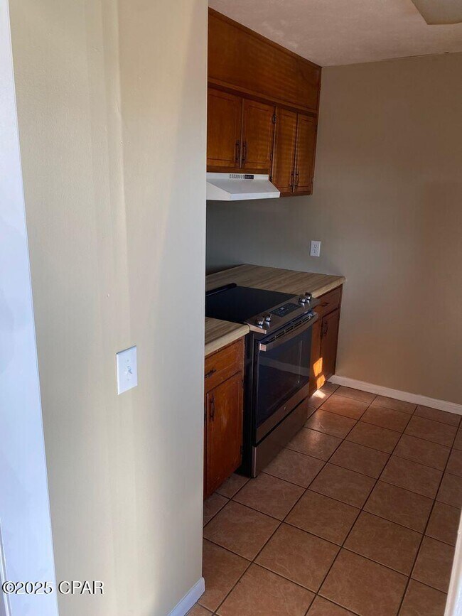 Photo - 1930 W 24th St