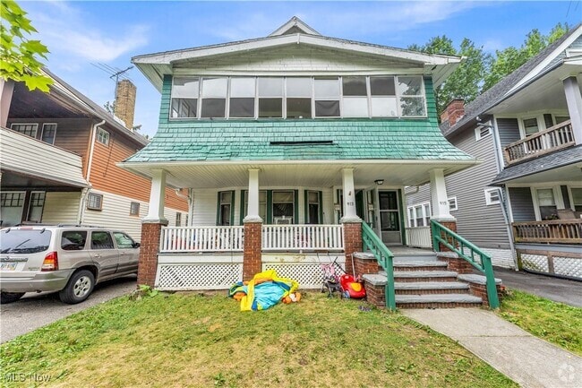 Building Photo - 915 Helmsdale Rd Unit 3 Rental