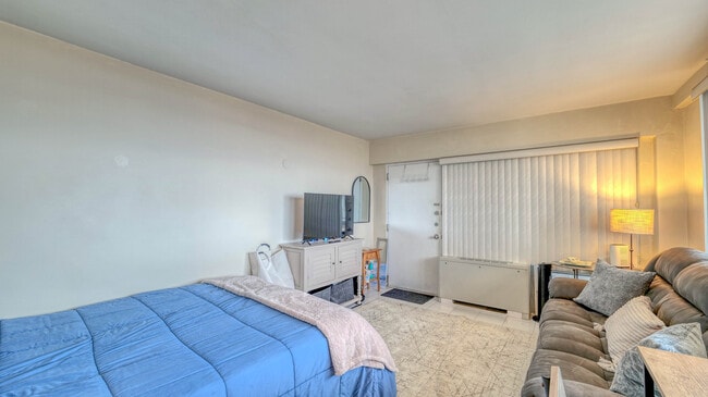 Photo - 108 S Montpelier Ave Unit Island Club 414