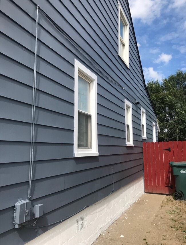 Photo - 2064 Reo Ave