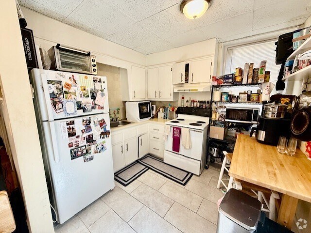 Building Photo - 176 Endicott St Unit 2 Rental