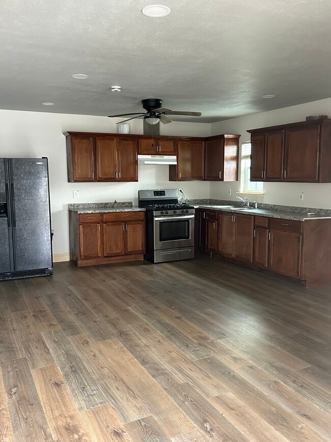 Photo - 5767 Belcrest St