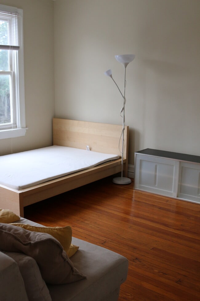 Building Photo - 617 Irving St NW Rental