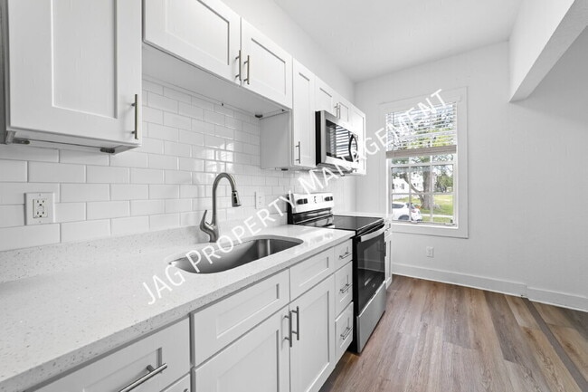 Photo - 931 Rubel St