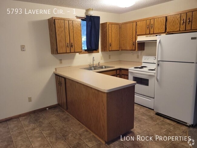 Building Photo - 5793 Laverne Cir N Unit 1 Rental