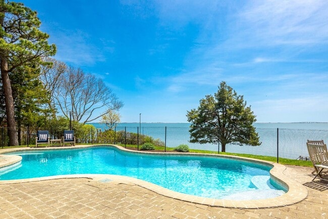 Photo - 6 Peconic Rd House