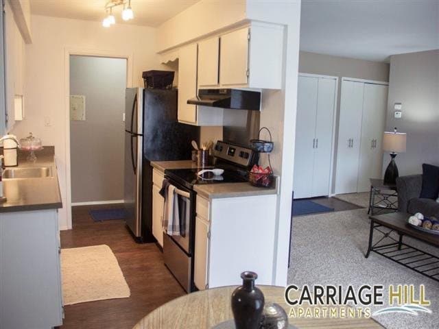 Carriage Hill Apartments - Dearborn Heights, MI