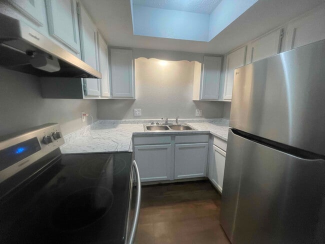 Building Photo - 705 Hall St Rental
