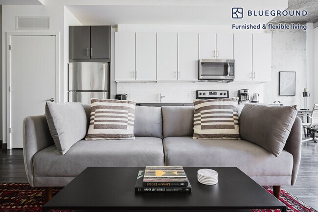 Photo - 215 W Lake St Unidad FL21-ID1176