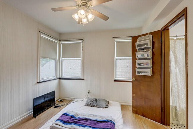 Photo - Becher Apartments