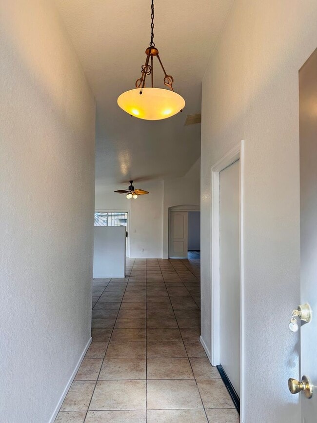 Photo - LOVELY HOME - 2 BEDROOM PLUS DEN - LARGE YARD