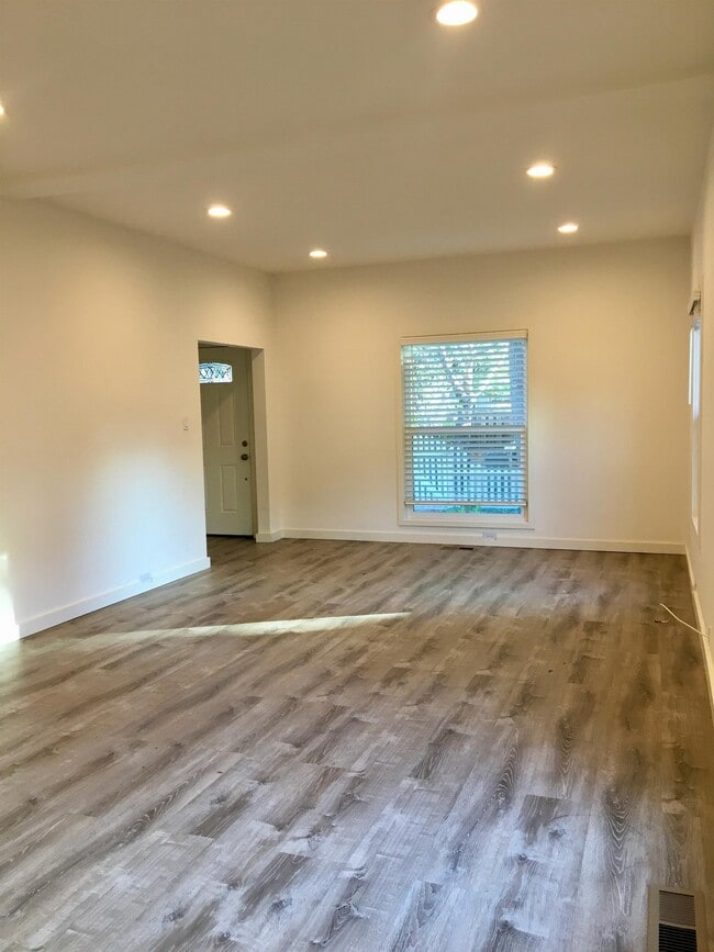 Photo - 853 Channing Ave