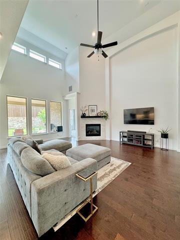 Photo - 1253 Binfield Dr