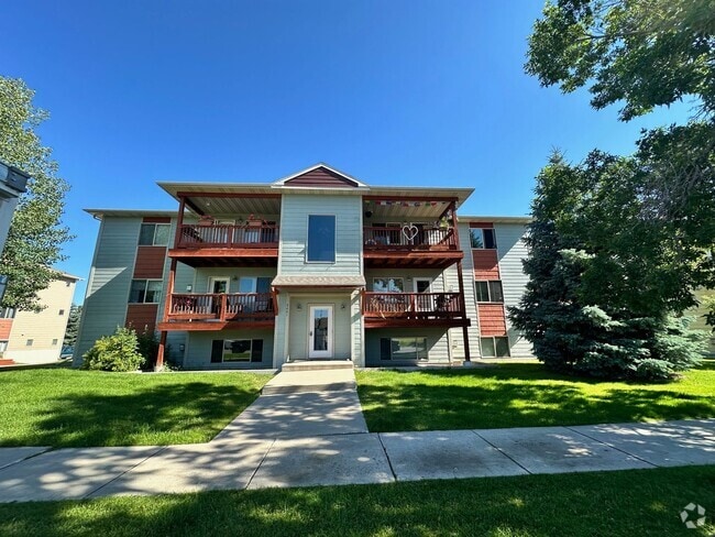 Building Photo - Lovely 2 bedroom 1.5 bath condo Unit 2D