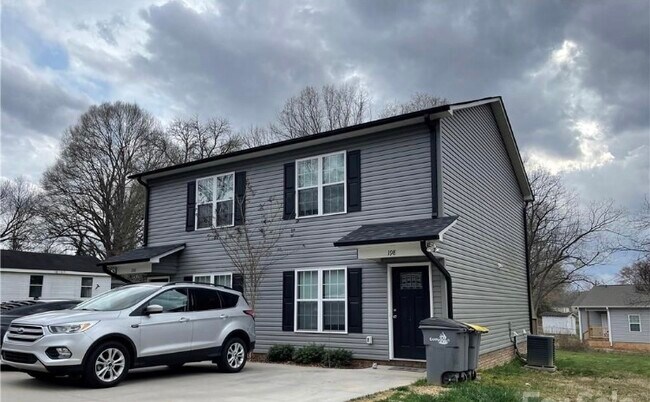 Building Photo - Franklin Avenue, Duplex