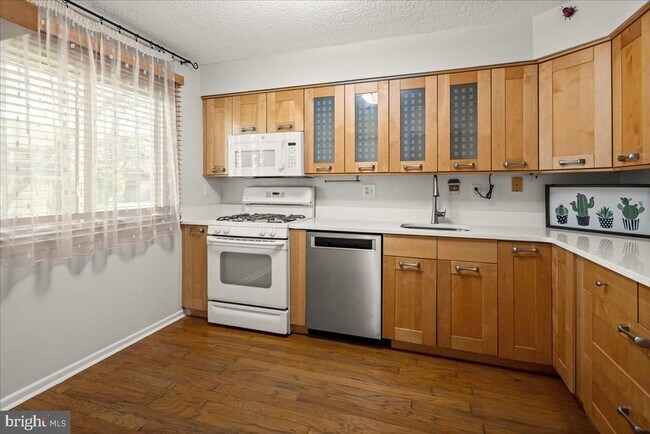 Photo - 60 Hampshire Dr