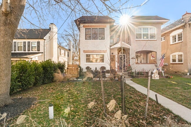 Building Photo - 202 W Wayne Ave Unit B