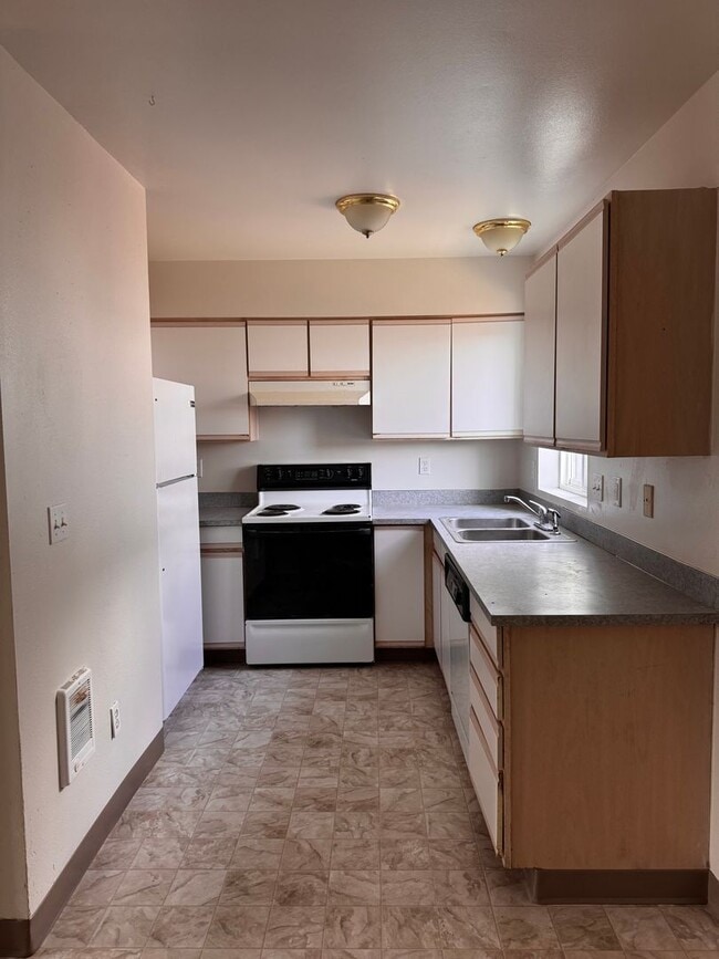 Building Photo - 1107 Browne Ave Unit 1