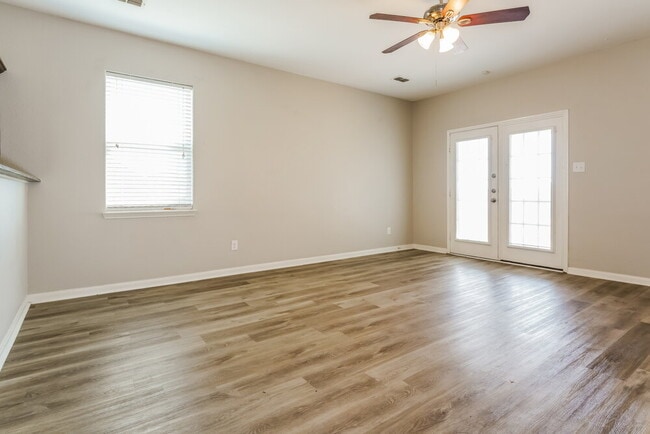 Photo - 2120 Foxglove Ct