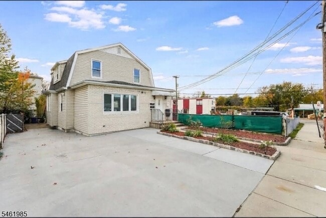 327 Stover Ave