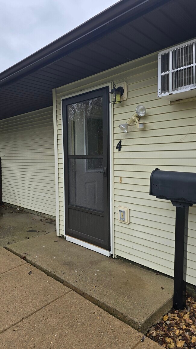 Front door Unit #4 - 202 Hudson Ave Unit 4