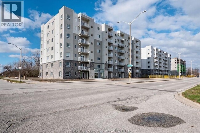 Photo - 1675 Banwell Rd Unité 706