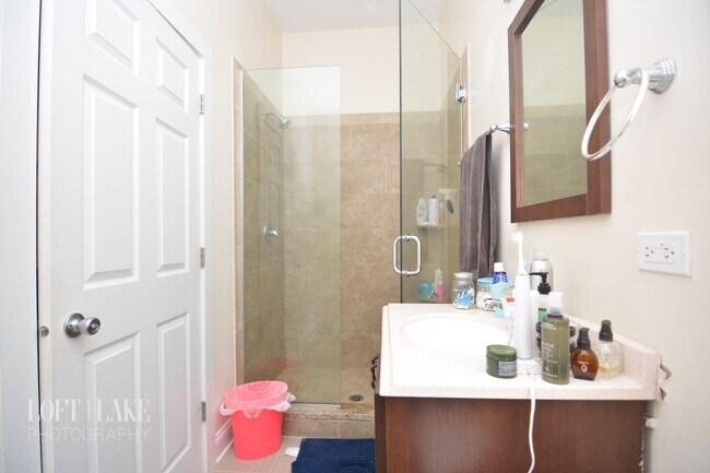 Photo - 1032 N Ashland Ave Unit 2F