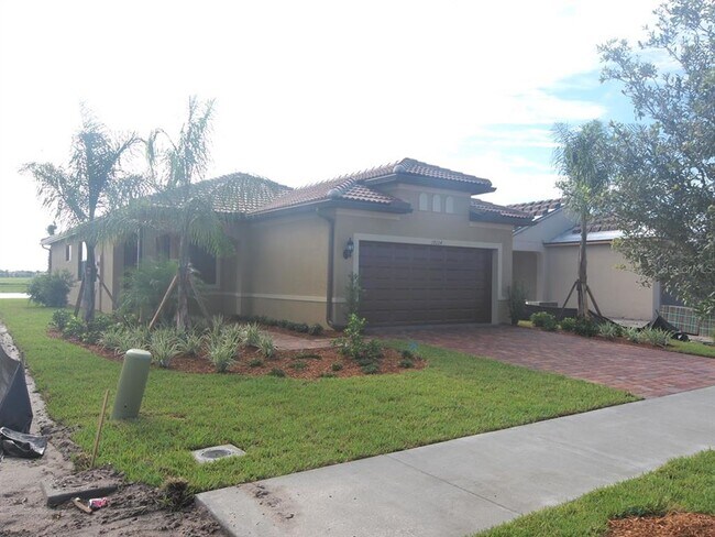 Photo - 19224 Isadora St