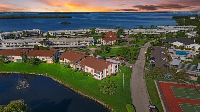 Building Photo - 4852 Independence Dr Unit 4852