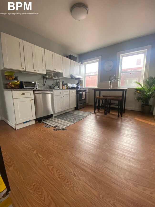 Building Photo - 28 Pond St Unit #2