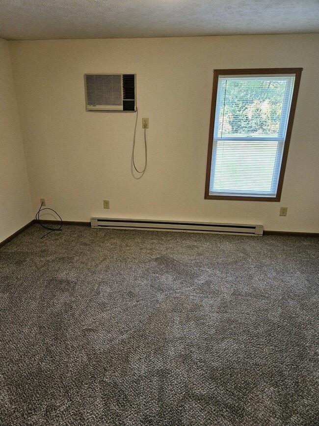 Photo - 879 Lewis St