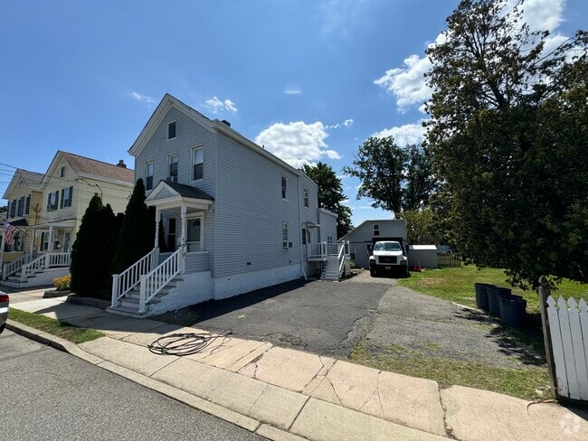 Building Photo - 24 Parker Ave Rental