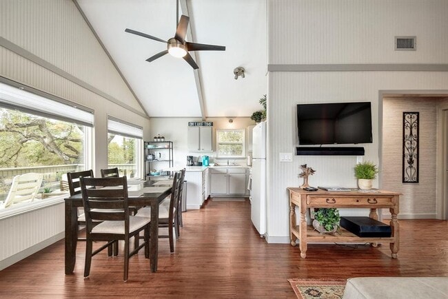 Photo - 2591 Lakeshore Dr