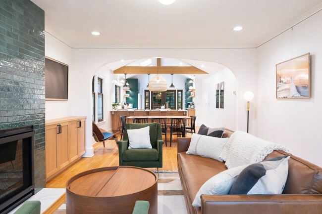 Building Photo - 2457 4th Ave W