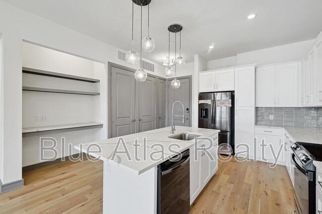 Building Photo - 2700 Old Denton Rd Unit 3344