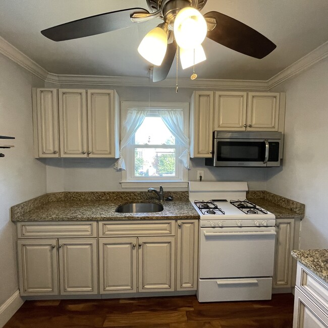 Building Photo - 402 Jack St Unit 2nd