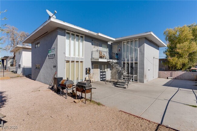 Building Photo - 3370 S Athens St Unit 4