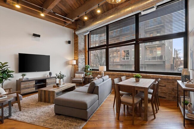 Photo - 1040 W Adams St Unit 122