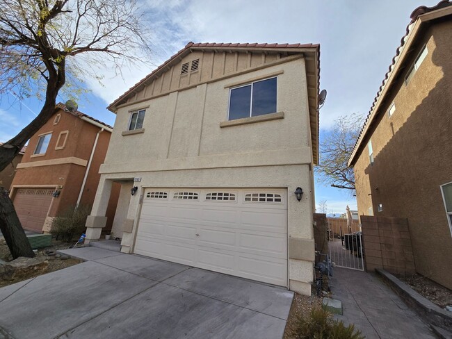 Charming Two-Story Townhouse in North Las ... - Charming Two-Story Townhouse in North Las ...