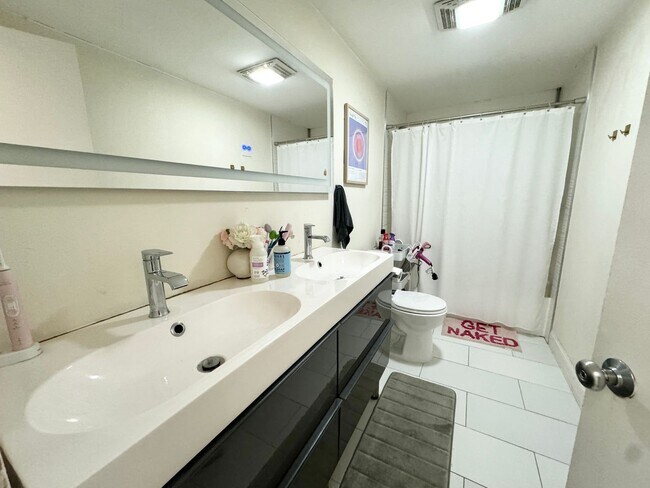 Photo - FENWAY 3 BED/1 BATH W/ CENTRAL AIR, IN-UNIT LAUNDRY - WATER INCLUDED