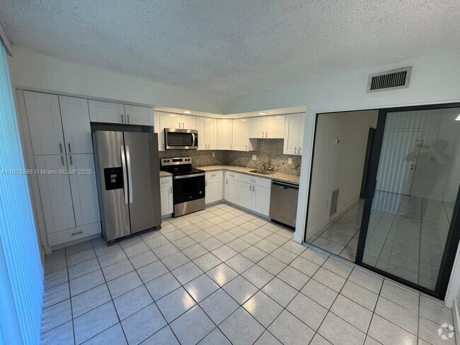 Building Photo - 8650 SW 133rd Avenue Rd Unit 111 Rental
